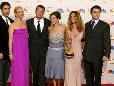 FILE PHOTO: David Schwimmer, Lisa Kudrow, Matthew Perry, Courteney Cox Arquette, Jennifer Aniston and Matt LeBlanc of "Friends", appear in the photo room at the 54th annual Emmy Awards in Los Angeles, U.S., September 22, 2002. REUTERS/Mike Blake/File Photo